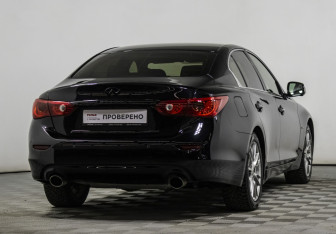Подержанный автомобиль Infiniti Q50 2017 года (5 фото)