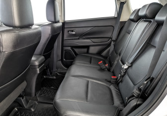 Подержанный автомобиль Mitsubishi Outlander 2016 года (18 фото)