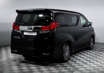 Подержанный автомобиль Toyota Alphard 2015 года (5 фото)