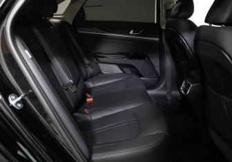Подержанный автомобиль Kia K5 2025 года (12 фото)
