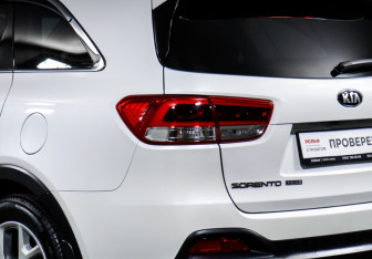 Подержанный автомобиль Kia Sorento 2016 года (17 фото)