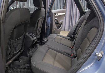 Подержанный автомобиль Audi Q3 2012 года (12 фото)