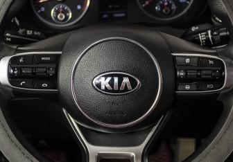 Подержанный автомобиль Kia K5 2020 года (11 фото)