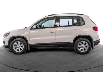 Подержанный автомобиль Volkswagen Tiguan 2013 года (8 фото)