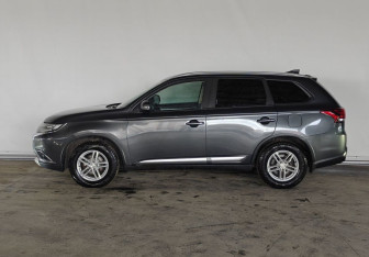 Подержанный автомобиль Mitsubishi Outlander 2018 года (5 фото)