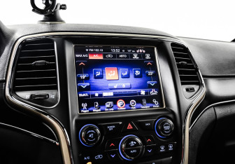 Подержанный автомобиль Jeep Grand Cherokee 2013 года (24 фото)