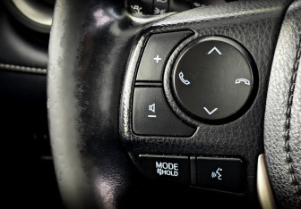Подержанный автомобиль Toyota RAV4 2017 года (28 фото)