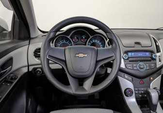 Подержанный автомобиль Chevrolet Cruze Sedan 2014 года (21 фото)