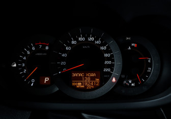 Подержанный автомобиль Toyota RAV4 2011 года (11 фото)