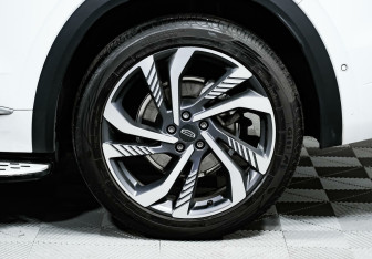 Подержанный автомобиль Geely Monjaro 2023 года (6 фото)