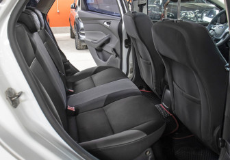 Подержанный автомобиль Ford Focus Hatchback 2011 года (11 фото)