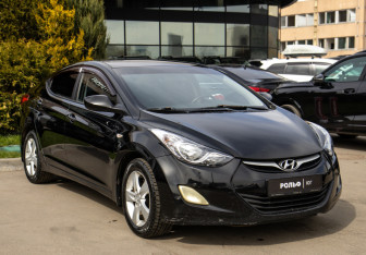 Подержанный автомобиль Hyundai Elantra Sedan 2012 года (2 фото)
