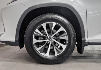 Подержанный автомобиль Lexus RX 2020 года (18 фото)
