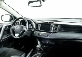 Подержанный автомобиль Toyota RAV4 2018 года (5 фото)