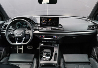 Подержанный автомобиль Audi Q5 2025 года (12 фото)