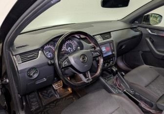 Подержанный автомобиль Skoda Octavia RS Wagon 2020 года (15 фото)