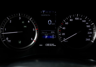 Подержанный автомобиль Lexus LX 2015 года (11 фото)