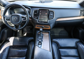 Подержанный автомобиль Volvo XC90 2017 года (14 фото)