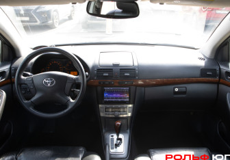 Подержанный автомобиль Toyota Avensis Sedan 2006 года (11 фото)