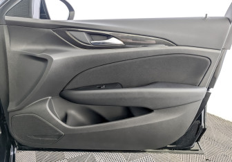 Подержанный автомобиль Opel Insignia Liftback 2021 года (24 фото)