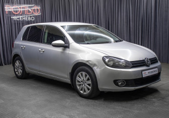 Подержанный автомобиль Volkswagen Golf Hatchback 2012 года (3 фото)