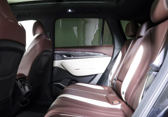 Подержанный автомобиль Geely Monjaro 2023 года (12 фото)