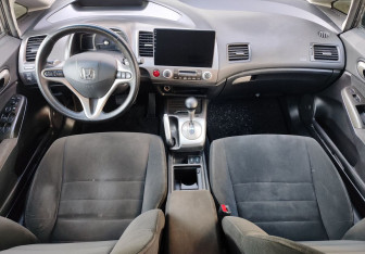Подержанный автомобиль Honda Civic Sedan 2008 года (10 фото)