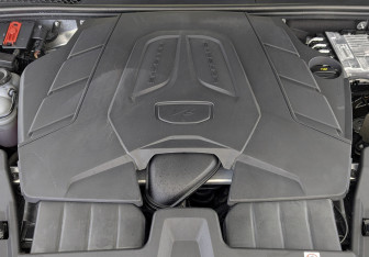 Подержанный автомобиль Porsche Cayenne 2024 года (9 фото)
