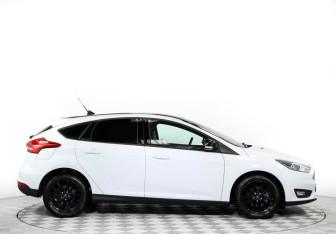 Подержанный автомобиль Ford Focus Hatchback 2018 года (4 фото)