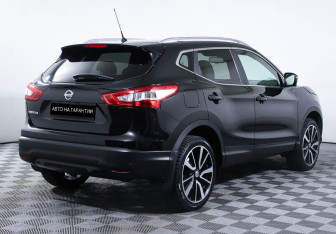 Подержанный автомобиль Nissan Qashqai 2015 года (3 фото)