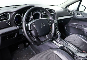 Подержанный автомобиль Citroen C4 Sedan 2017 года (10 фото)