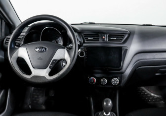 Подержанный автомобиль Kia Rio Hatchback 2016 года (9 фото)