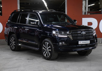 Подержанный автомобиль Toyota Land Cruiser Suv 2018 года (3 фото)