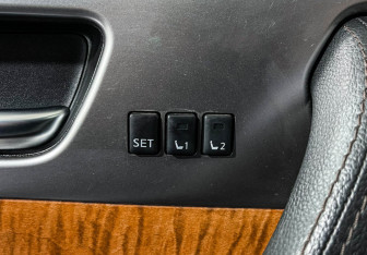 Подержанный автомобиль Infiniti QX70 2015 года (15 фото)