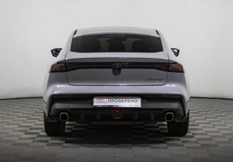 Подержанный автомобиль Changan UNI-V 2023 года (6 фото)