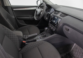Подержанный автомобиль Skoda Octavia Liftback 2020 года (9 фото)