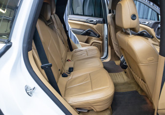Подержанный автомобиль Porsche Cayenne 2013 года (12 фото)
