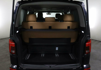 Подержанный автомобиль Volkswagen Multivan 2022 года (17 фото)