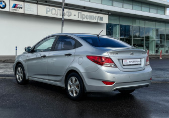 Подержанный автомобиль Hyundai Solaris Sedan 2011 года (7 фото)