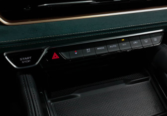 Подержанный автомобиль Geely Monjaro 2024 года (18 фото)