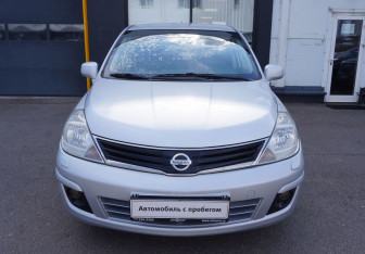 Подержанный автомобиль Nissan Tiida Hatchback 2010 года (2 фото)