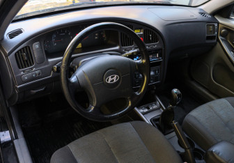Подержанный автомобиль Hyundai Elantra Sedan 2004 года (11 фото)