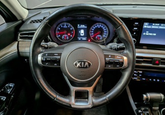 Подержанный автомобиль Kia K5 2020 года (16 фото)