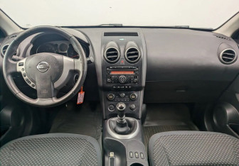 Подержанный автомобиль Nissan Qashqai 2008 года (9 фото)