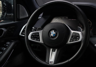 Подержанный автомобиль BMW X7 2020 года (15 фото)
