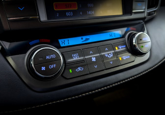 Подержанный автомобиль Toyota RAV4 2013 года (25 фото)