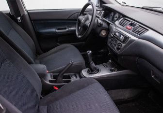 Подержанный автомобиль Mitsubishi Lancer Sedan 2007 года (9 фото)