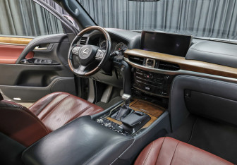 Подержанный автомобиль Lexus LX 2019 года (11 фото)
