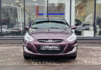 Подержанный автомобиль Hyundai Solaris Hatchback 2013 года (2 фото)