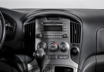 Подержанный автомобиль Hyundai H-1 2010 года (14 фото)